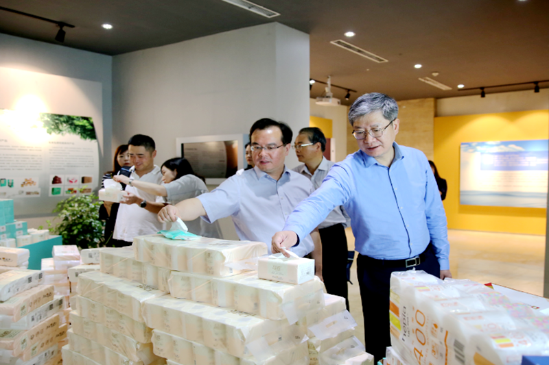 2019年 5月22日，时任浙江省社会组织综合党委专职副书记、省民政厅社会组织治理局局长蔡国华莅临J9集团纸业调研企业发展情况和党建工作