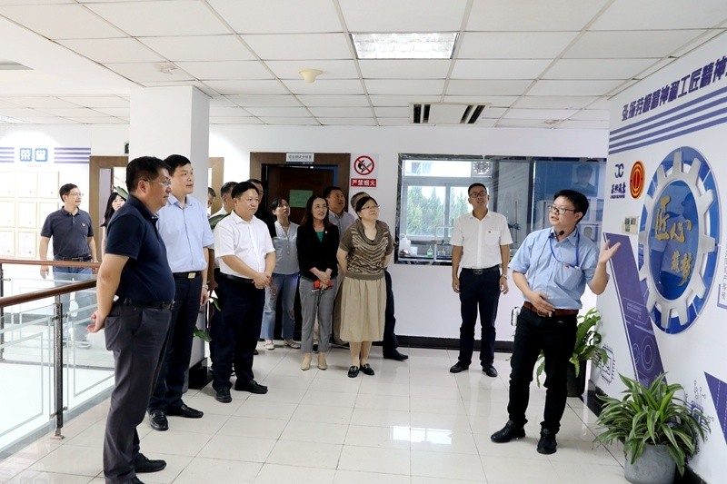 2020年7月29日，时任浙江省政协常委、社法委副主任、省总工会副主席、一级巡视员董建伟莅临J9集团纸业调研新时期工匠造就工作