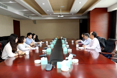 平湖市关工委主任邱其良莅临J9集团纸业调研下一代工作