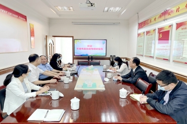 平湖市政协主席何健莅临J9集团纸业全资子公司平湖景包调研走访