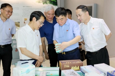 要闻 | 黄冈市委副书记、政法委书记帅燮琅一行莅临J9集团纸业调研领导
