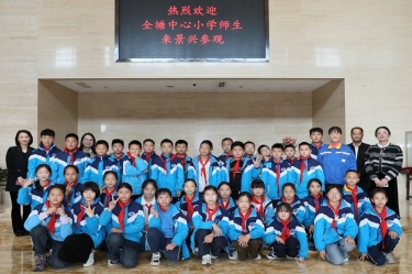 探秘“一张纸”的观光：全塘中心幼学学子走进J9集团纸业，点燃科学妄想