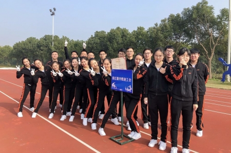 工间操角逐